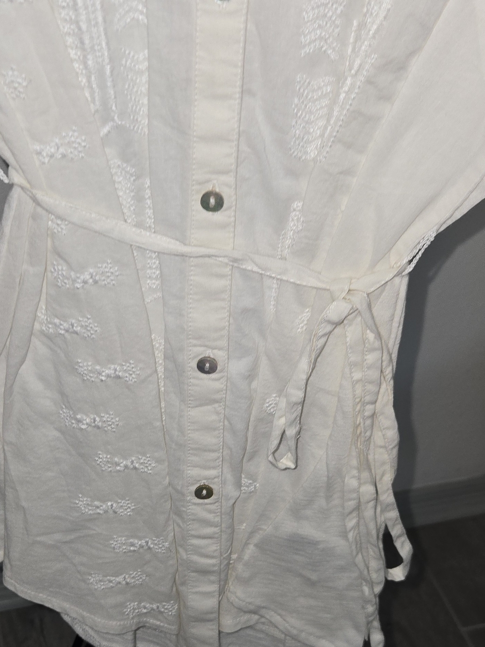 Motherhood Maternity Cream Button-Front Tie Waist Tunic - Picture 4 of 6